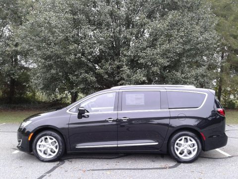 Brilliant Black Crystal Pearl Chrysler Pacifica Touring L.  Click to enlarge.