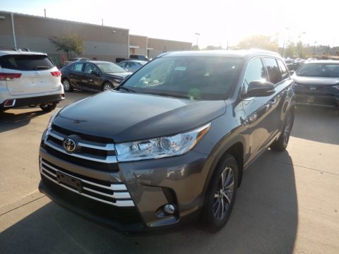 Predawn Gray Mica Toyota Highlander XLE AWD.  Click to enlarge.