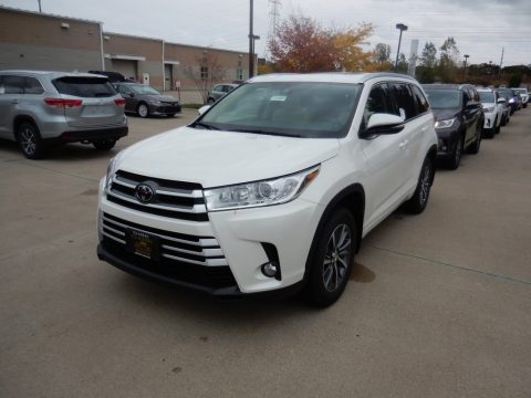 Blizzard White Pearl Toyota Highlander XLE AWD.  Click to enlarge.