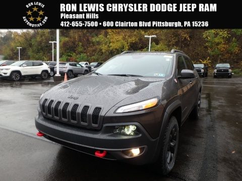 Granite Crystal Metallic Jeep Cherokee Trailhawk 4x4.  Click to enlarge.