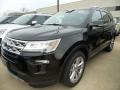 Front 3/4 View of 2018 Ford Explorer XLT 4WD #1