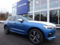 Front 3/4 View of 2018 Volvo XC60 T6 AWD R Design #1