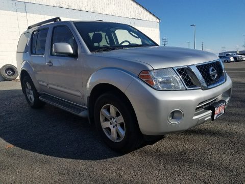Brilliant Silver Nissan Pathfinder S 4x4.  Click to enlarge.