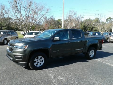 Deepwood Green Metallic Chevrolet Colorado WT Crew Cab.  Click to enlarge.