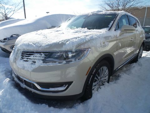Ivory Pearl Metallic Tri-Coat Lincoln MKX Reserve AWD.  Click to enlarge.