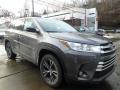 Front 3/4 View of 2018 Toyota Highlander LE AWD #1