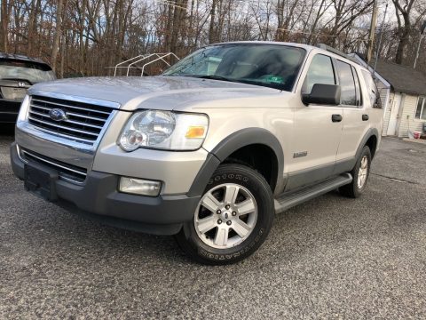 Silver Birch Metallic Ford Explorer XLT 4x4.  Click to enlarge.