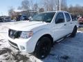Front 3/4 View of 2018 Nissan Frontier SV Crew Cab 4x4 #8