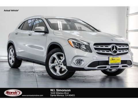 Polar Silver Metallic Mercedes-Benz GLA 250.  Click to enlarge.