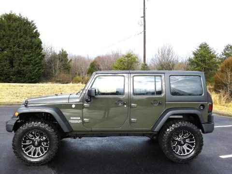 Tank Jeep Wrangler Unlimited Sport 4x4.  Click to enlarge.
