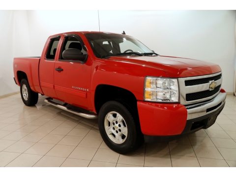 Victory Red Chevrolet Silverado 1500 LT Extended Cab 4x4.  Click to enlarge.