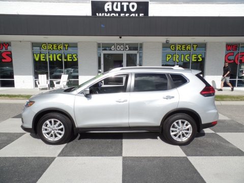Brilliant Silver Nissan Rogue SV.  Click to enlarge.