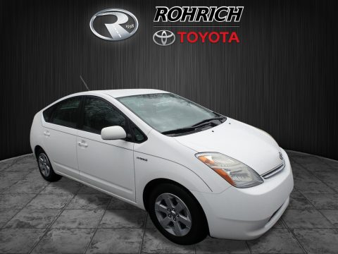 Super White Toyota Prius Hybrid.  Click to enlarge.