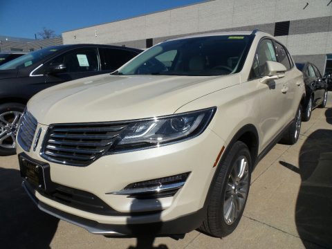 Ivory Pearl Lincoln MKC Reserve AWD.  Click to enlarge.