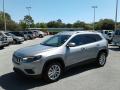 Front 3/4 View of 2019 Jeep Cherokee Latitude #1
