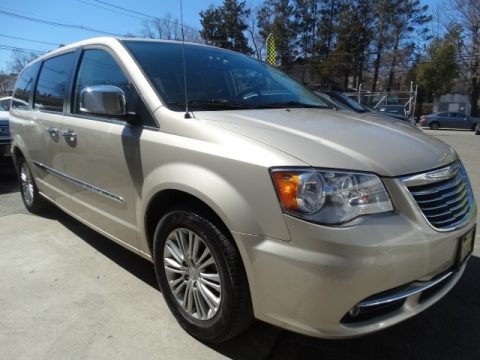 Cashmere/Sandstone Pearl Chrysler Town & Country Touring-L.  Click to enlarge.