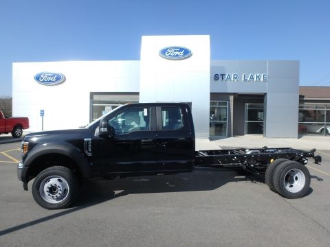 Black Ford F550 Super Duty XL SuperCab 4x4 Chassis.  Click to enlarge.