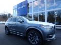 Front 3/4 View of 2018 Volvo XC90 T5 AWD Momentum #1
