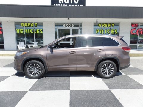 Toasted Walnut Pearl Toyota Highlander XLE AWD.  Click to enlarge.