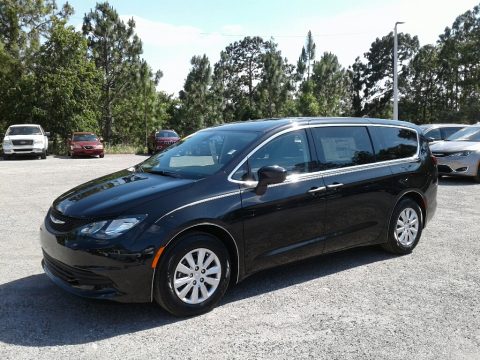 Brilliant Black Crystal Pearl Chrysler Pacifica L.  Click to enlarge.