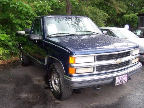 Indigo Blue Metallic Chevrolet Silverado 2500 LS Regular Cab.  Click to enlarge.