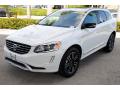Front 3/4 View of 2017 Volvo XC60 T5 Dynamic #4