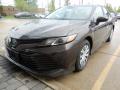 Front 3/4 View of 2018 Toyota Camry Hybrid LE #1
