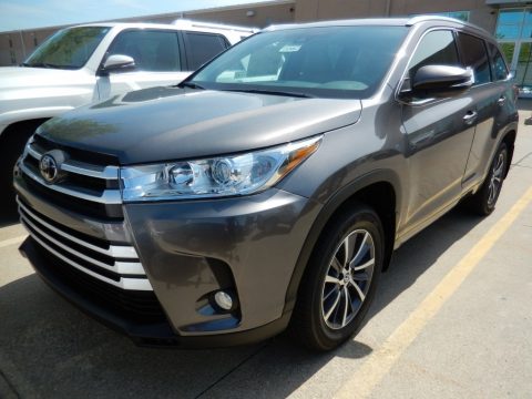 Predawn Gray Mica Toyota Highlander XLE AWD.  Click to enlarge.