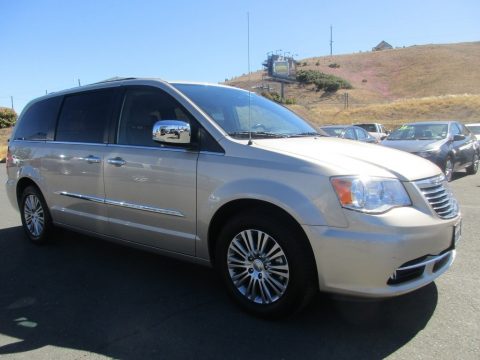 Cashmere Pearl Chrysler Town & Country Touring-L.  Click to enlarge.