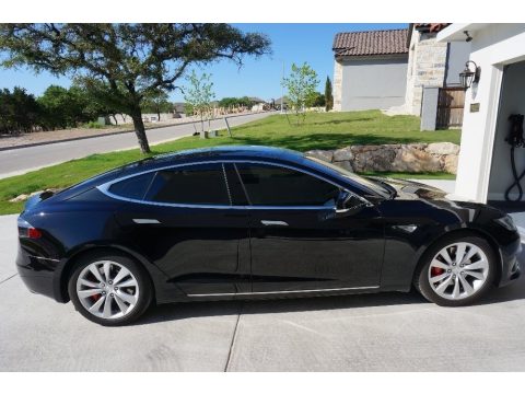 Solid Black Tesla Model S P90D.  Click to enlarge.