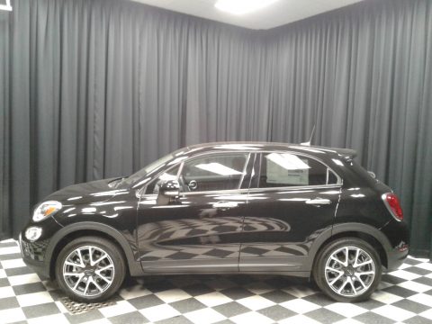 Nero Cinema (Black) Fiat 500X Trekking.  Click to enlarge.