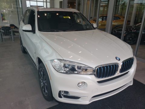 Mineral White Metallic BMW X5 xDrive40e iPerfomance.  Click to enlarge.