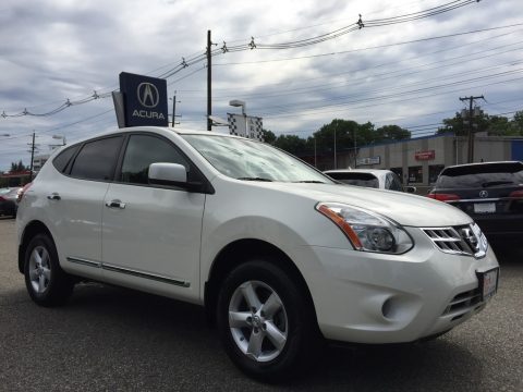 Pearl White Nissan Rogue S Special Edition AWD.  Click to enlarge.