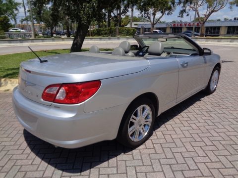 Bright Silver Metallic Chrysler Sebring Limited Convertible.  Click to enlarge.