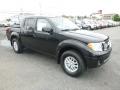 Front 3/4 View of 2018 Nissan Frontier S Crew Cab 4x4 #1