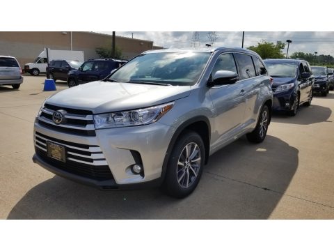Celestial Silver Metallic Toyota Highlander XLE AWD.  Click to enlarge.