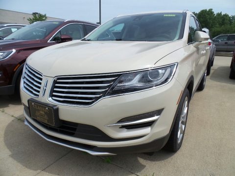 Ivory Pearl Lincoln MKC Select AWD.  Click to enlarge.
