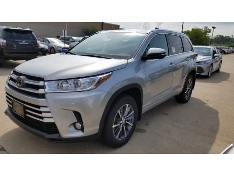 Celestial Silver Metallic Toyota Highlander XLE AWD.  Click to enlarge.