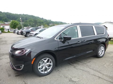 Brilliant Black Crystal Pearl Chrysler Pacifica Touring Plus.  Click to enlarge.