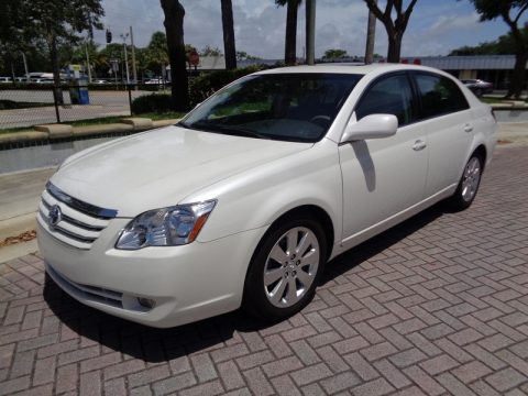 Blizzard White Pearl Toyota Avalon XLS.  Click to enlarge.