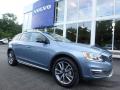 Front 3/4 View of 2018 Volvo V60 Cross Country T5 AWD #1