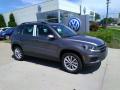 Front 3/4 View of 2018 Volkswagen Tiguan Limited 2.0T 4Motion #2