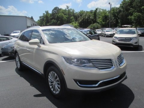 Ivory Pearl Metallic Tri-Coat Lincoln MKX Select.  Click to enlarge.