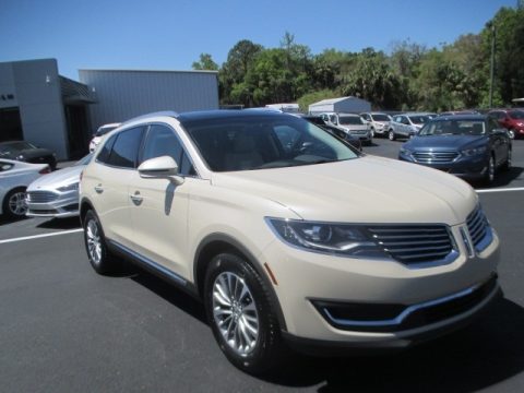 Ivory Pearl Metallic Tri-Coat Lincoln MKX Select.  Click to enlarge.