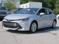 Front 3/4 View of 2019 Toyota Corolla Hatchback SE #3