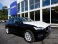 Front 3/4 View of 2019 Volvo XC60 T5 AWD Momentum #1