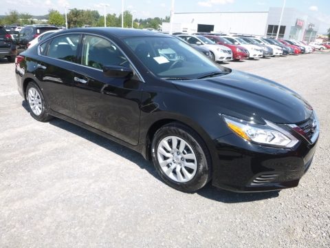 Super Black Nissan Altima 2.5 S.  Click to enlarge.