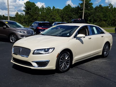 Ivory Pearl Lincoln MKZ Premier.  Click to enlarge.