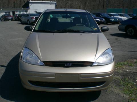 Jackpot Gold Metallic Ford Focus SE Sedan.  Click to enlarge.