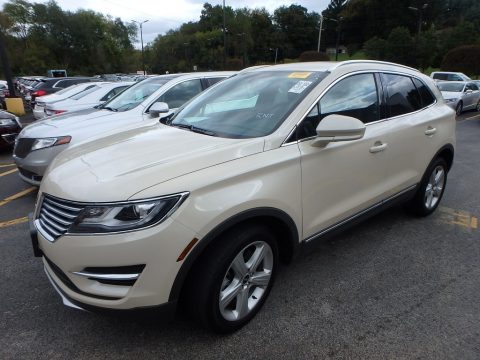 Ivory Pearl Lincoln MKC Premier AWD.  Click to enlarge.
